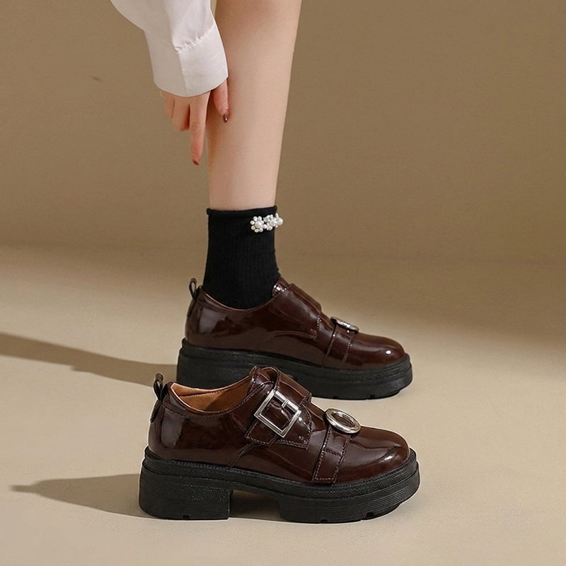 Shock Absorbing Gym Trainers - 女性用、通気性の良いメッシュ素材を使用したロードランニングシューズ。衝撃吸収性に優れ、軽量で滑りにくく、紐で締め付けるタイプのアスレチックスニーカー。ジョギング、ジムでのトレーニング、普段使いに最適。